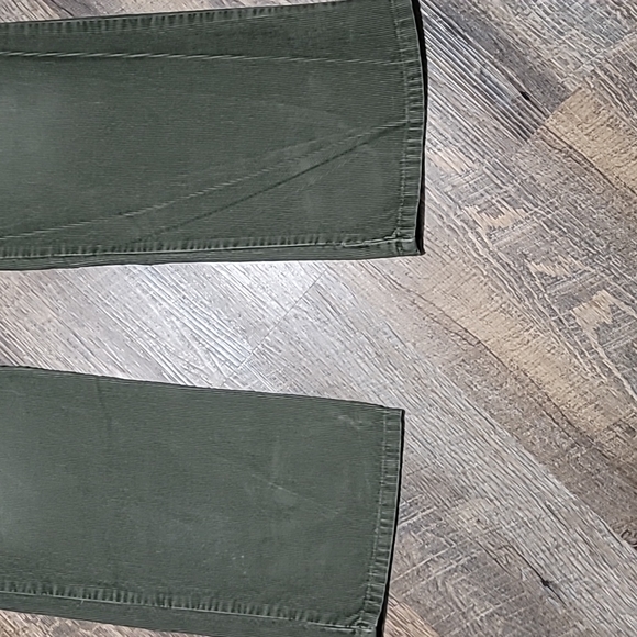 Like new Tommy Hilfiger denim men's 34 corduroy pants with vintage look frayed - Picture 2 of 16